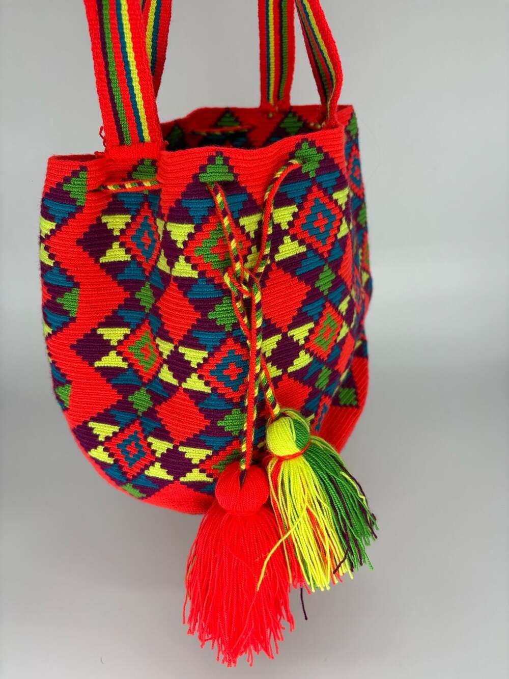 Handmade Colombian Wayuu Mochila Bucket Bag - Boho Chic Crossbody